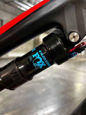 Used Scott Genius LT 710 Plus 2017 2017 Mountainbike, Red, 27.5 — image 12 of 18