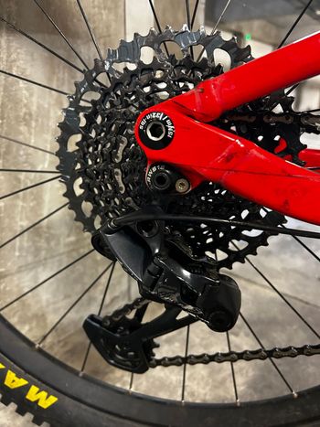 Used Scott Genius LT 710 Plus 2017 2017 Mountainbike, Red, 27.5 — image 9 of 18