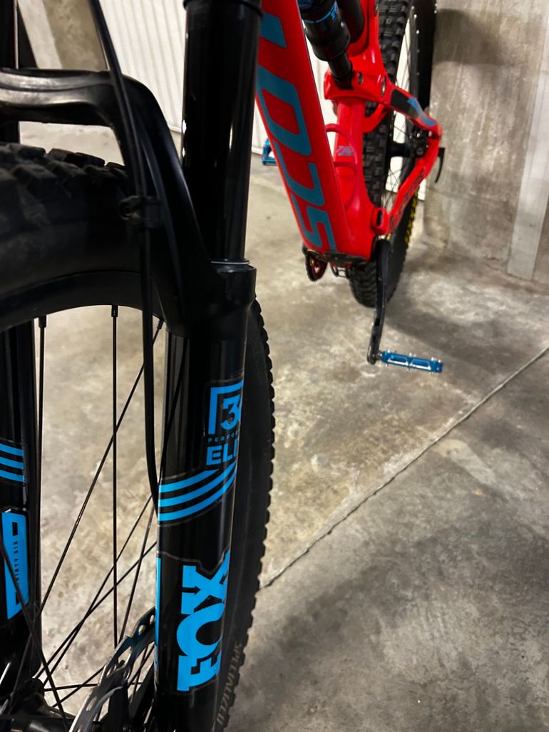 Used Scott Genius LT 710 Plus 2017 2017 Mountainbike, Red, 27.5 — image 7 of 18