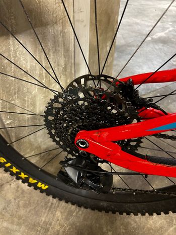 Used Scott Genius LT 710 Plus 2017 2017 Mountainbike, Red, 27.5 — image 10 of 18