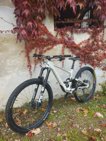 Použité Specialized Enduro Elite 2020 2020 Mountainbike — obrázek 2 z 19