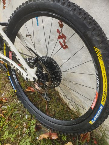 Použité Specialized Enduro Elite 2020 2020 Mountainbike — obrázek 13 z 19