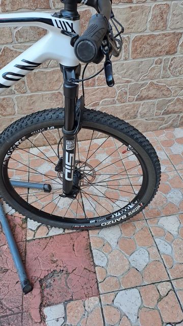 Used Canyon Lux CF 6 2022 2022 Mountainbike, White, 29 — image 2 of 26