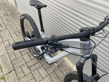 Bold Linkin 135 Pro 2023 2023 Mountainbike de segunda mano, Gris claro — imagen 11 de 14