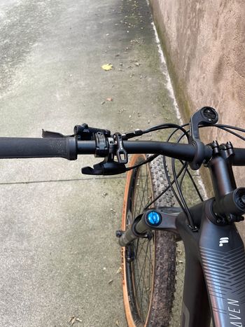 Used Focus RAVEN 8.7 2020 Mountainbike, Black — image 7 of 9