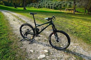 Used Banshee Spitfire 2023 Mountainbike, Green — image 12 of 14
