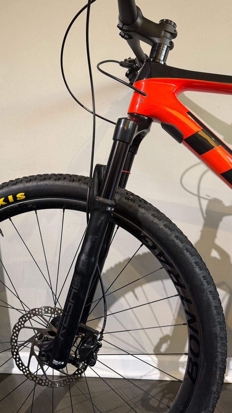 Trek Procaliber 9.7 2023 2023 Mountainbike usato, Arancione — immagine 9 di 15