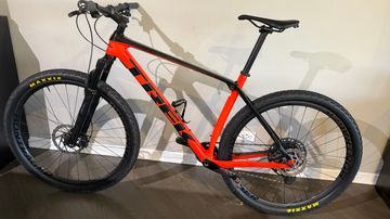 Trek Procaliber 9.7 2023 2023 Mountainbike usato, Arancione — immagine 2 di 15