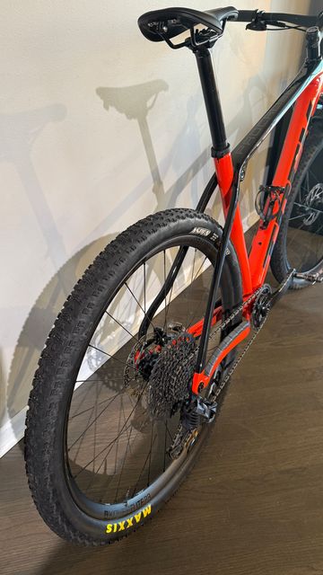 Trek Procaliber 9.7 2023 2023 Mountainbike usato, Arancione — immagine 14 di 15