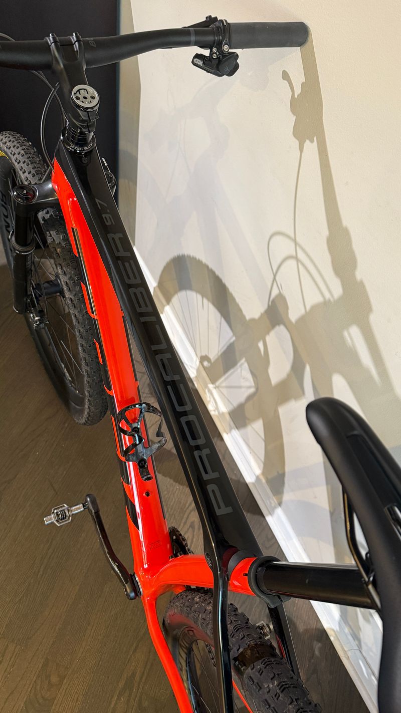 Trek Procaliber 9.7 2023 2023 Mountainbike usato, Arancione — immagine 15 di 15