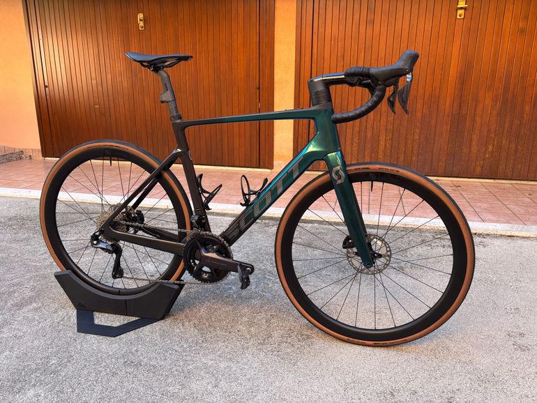 Used Scott Addict eRIDE 10 2023 2023 Road & Gravel, Verde — image 1 of 4