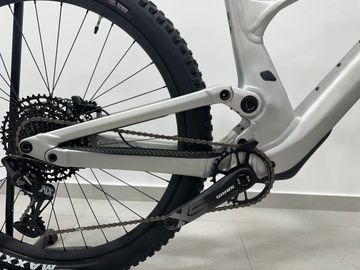 Used Scott Genius 940 2023 2023 Mountainbike, Light Gray, 29 — image 3 of 4