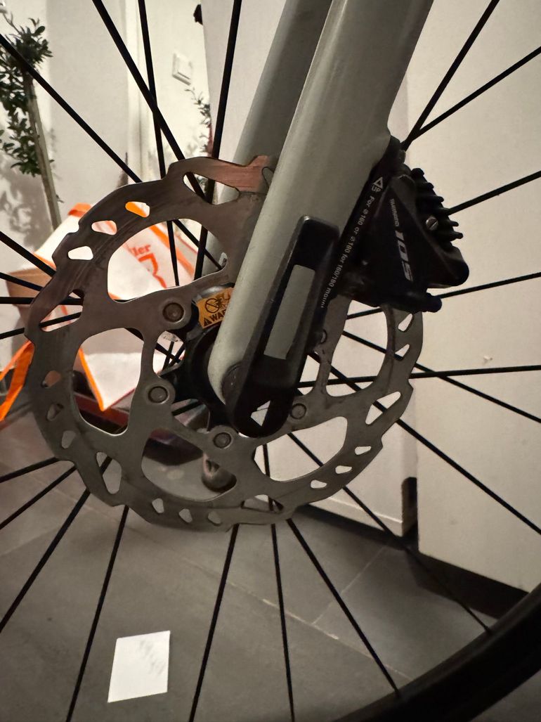 Used Canyon Endurace CF SL 7 Disc 2022 2022 Road & Gravel, Light Gray — image 4 of 6