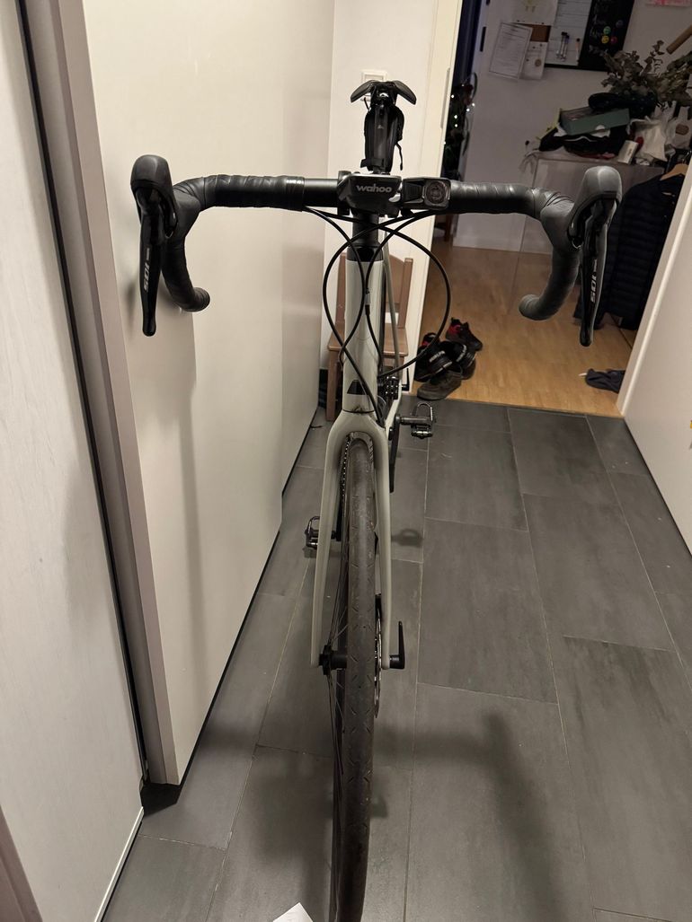 Used Canyon Endurace CF SL 7 Disc 2022 2022 Road & Gravel, Light Gray — image 2 of 6