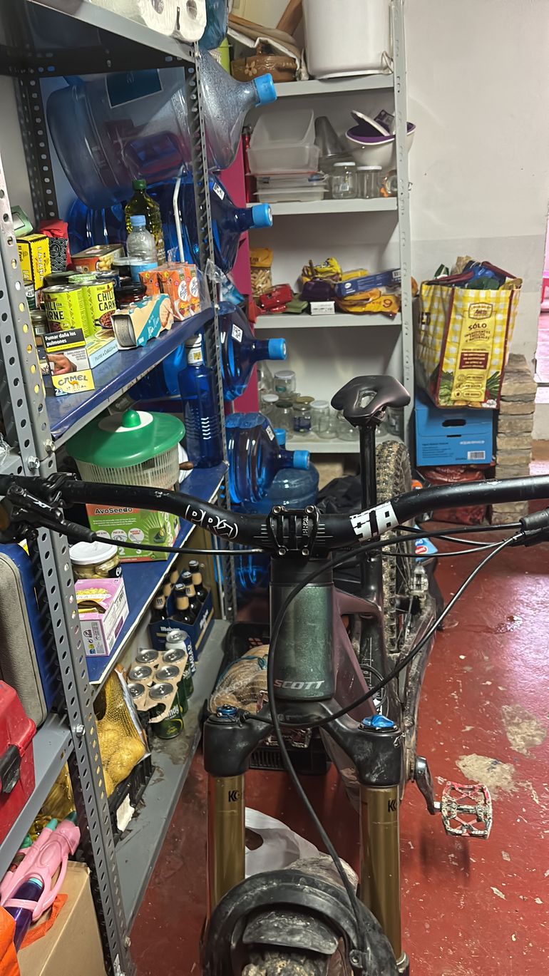 Używany Scott Genius 910 2023 2023 Mountainbike — zdjęcie 3 z 4