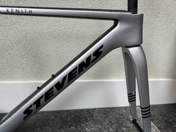 Gebrauchtes Stevens Xenith Frameset 2024 Road & Gravel, Hellgrau — Bild 4 von 4