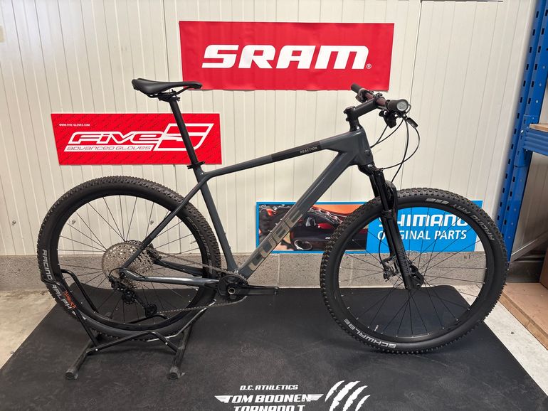 Used CUBE REACTION C:62 PRO 2023 2023 Mountainbike, Light Gray, 29 — image 1 of 3