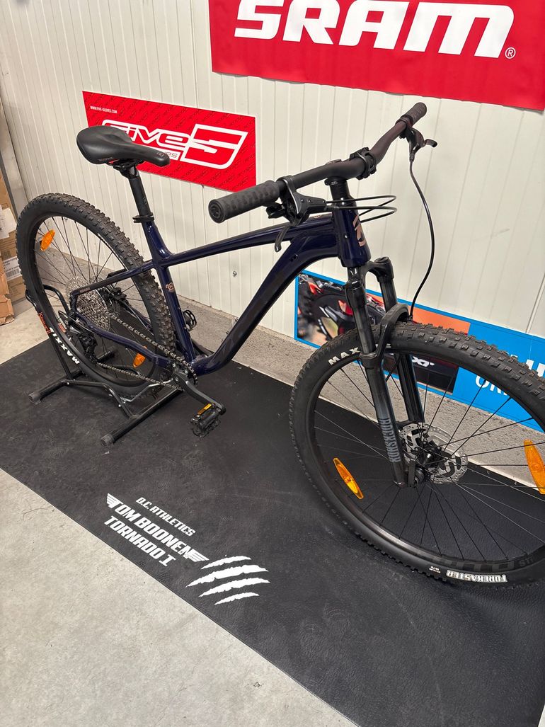 Used Kona Mahuna 2022 2022 Mountainbike, Blu — image 2 of 3
