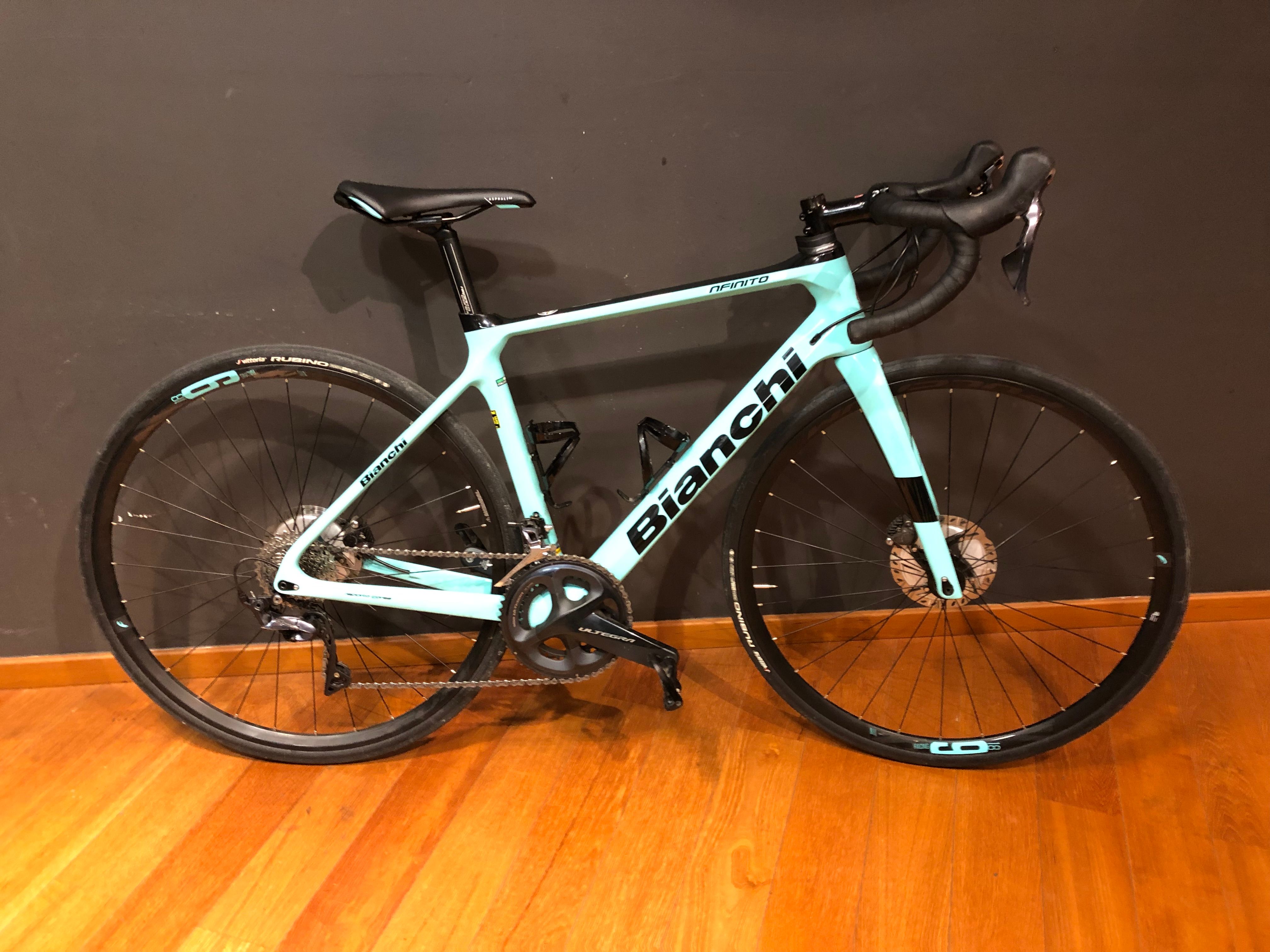 Vélo Course Bianchi Infinito XE Tout Carbone - Ultegra Disque - Taille 55 - Quasi Neuf