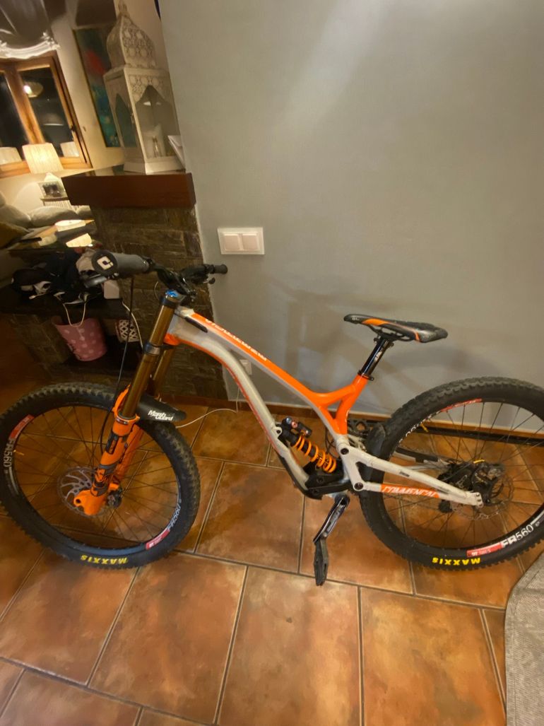 Commencal supreme dh signature 29 used in L buycycle