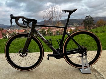 Używany Scott Addict RC 40 2023 2023 Road & Gravel — zdjęcie 4 z 8