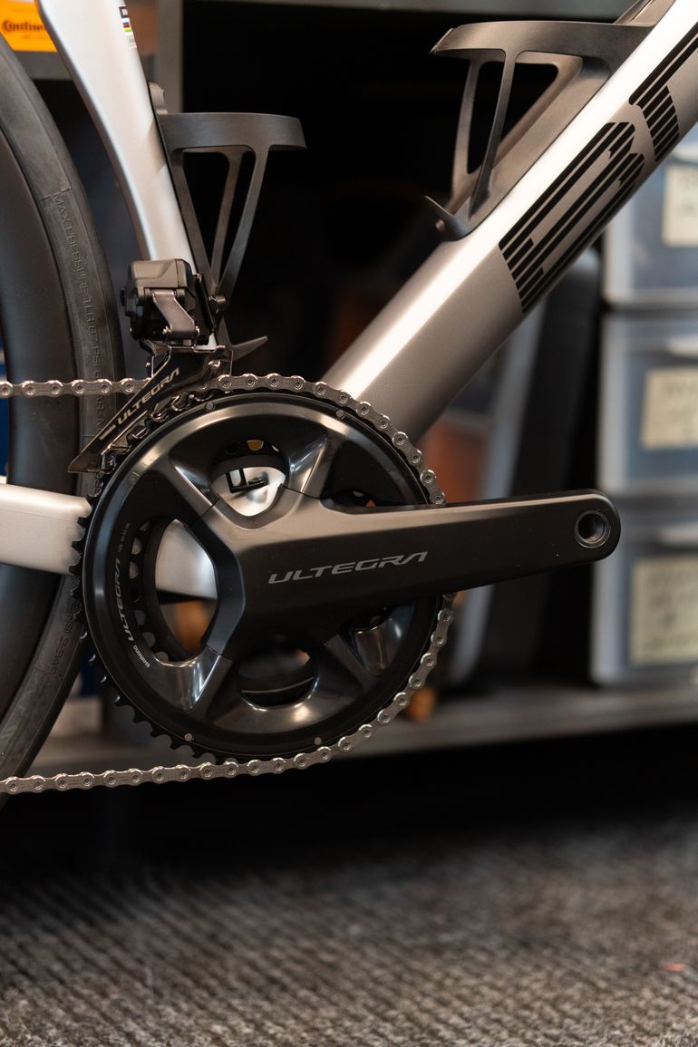 Used BMC Roadmachine 01 FOUR 2024 2024 Road & Gravel, Light Gray — image 3 of 6