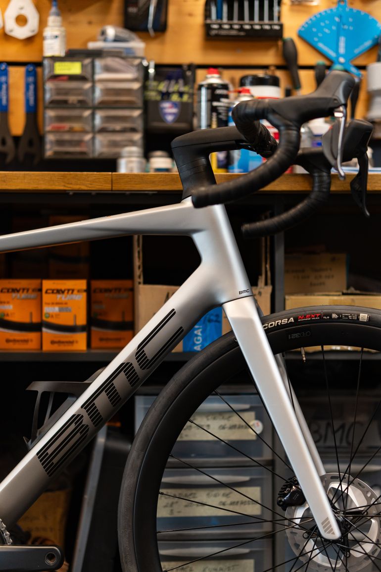 Used BMC Roadmachine 01 FOUR 2024 2024 Road & Gravel, Light Gray — image 2 of 6