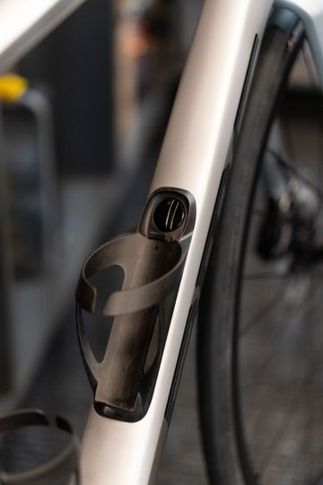 Used BMC Roadmachine 01 FOUR 2024 2024 Road & Gravel, Light Gray — image 5 of 6