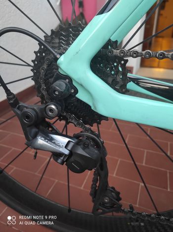 Used Bianchi Oltre XR4 - Ultegra 2017 Road & Gravel, Green — image 2 of 5