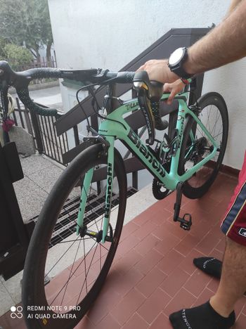 Used Bianchi Oltre XR4 - Ultegra 2017 Road & Gravel, Green — image 3 of 5