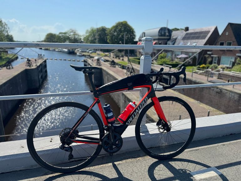 Specialized Roubaix Expert Ultegra Di2 used in 56 cm buycycle