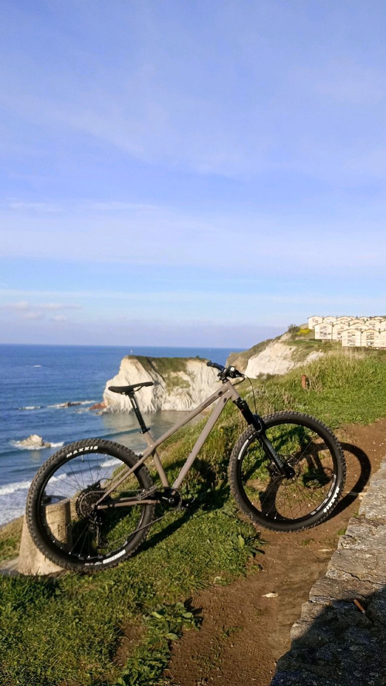 Used Commencal META HT AM RIDE 2022 2022 Mountainbike — image 2 of 5
