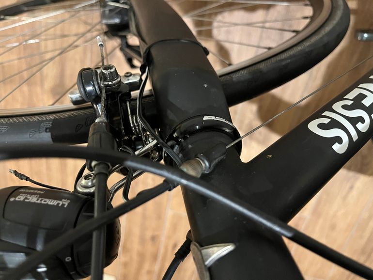 Used Genesis Equlibrium 2017 Road & Gravel, White — image 8 of 9
