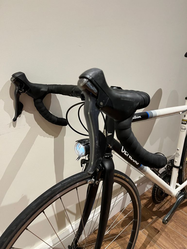 Used Genesis Equlibrium 2017 Road & Gravel, White — image 7 of 9