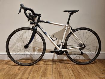 Used Genesis Equlibrium 2017 Road & Gravel, White — image 2 of 9