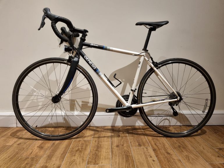 Used Genesis Equlibrium 2017 Road & Gravel, White — image 2 of 9