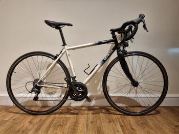 Used Genesis Equlibrium 2017 Road & Gravel, White — image 1 of 9