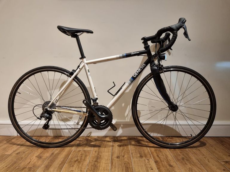 Used Genesis Equlibrium 2017 Road & Gravel, White — image 1 of 9