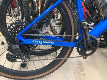 BMC Urs SRAM Force eTap AXS 2023 Road & Gravel de segunda mano, Azul — imagen 8 de 11