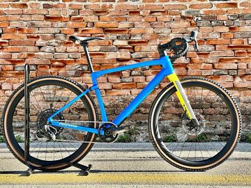 BMC Urs SRAM Force eTap AXS 2023 Road & Gravel de segunda mano, Azul — imagen 1 de 11