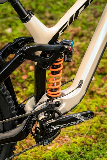 Used Giant Glory Advanced 2024 2024 Mountainbike, Light Gray, 29, 27.5 — image 3 of 6