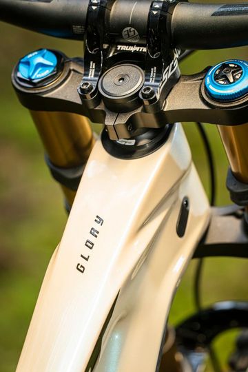 Used Giant Glory Advanced 2024 2024 Mountainbike, Light Gray, 29, 27.5 — image 4 of 6