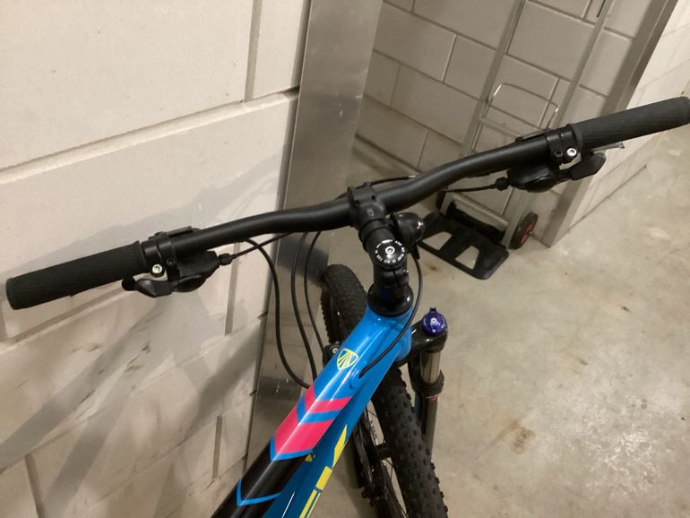 Used Trek Xcaliber 7 2016 Mountainbike, Blue — image 4 of 7
