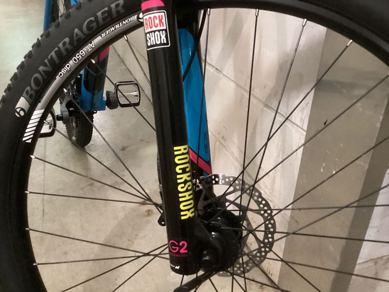 Used Trek Xcaliber 7 2016 Mountainbike, Blue — image 7 of 7