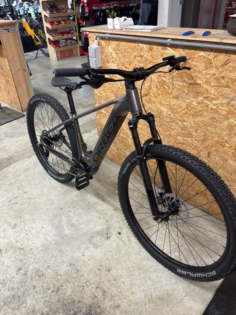 Used Orbea URRUN 40 2024 2024 Mountainbike, Light Gray, 29 — image 2 of 3