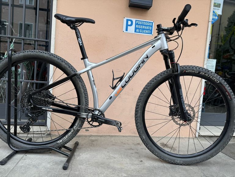Used Lee Cougan revenge boost 2019 Mountainbike, Light Gray — image 6 of 7