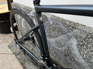 Used Specialized Tarmac SL6 2023 Road & Gravel, Black — image 5 of 6