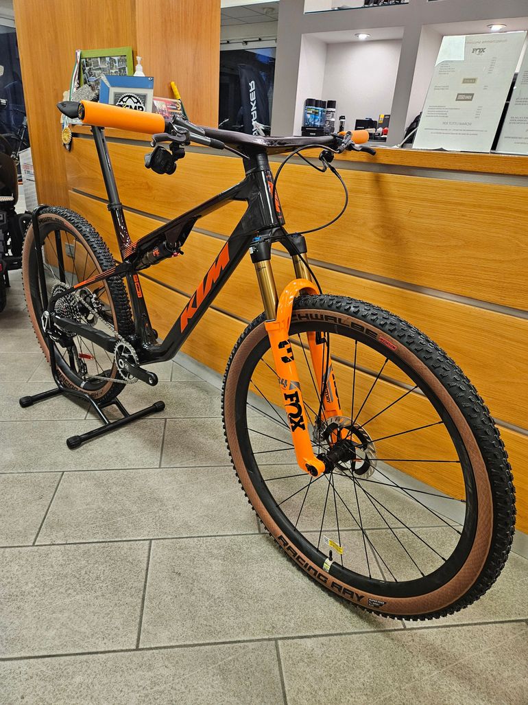 Used KTM Scarp Exonic MT 2025 Mountainbike, Black — image 2 of 4