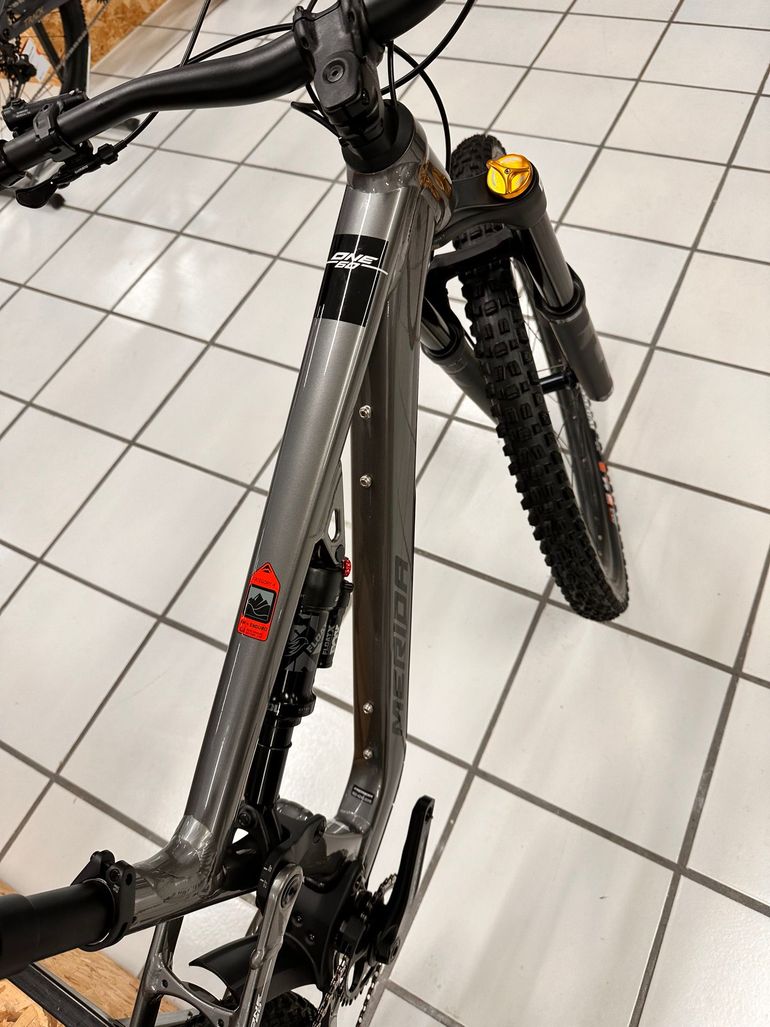 Used Merida ONE-SIXTY 700 2024 2024 Mountainbike, Black, 29, 27.5 — image 3 of 3