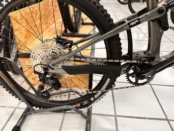 Used Merida ONE-SIXTY 700 2024 2024 Mountainbike, Black, 29, 27.5 — image 2 of 3